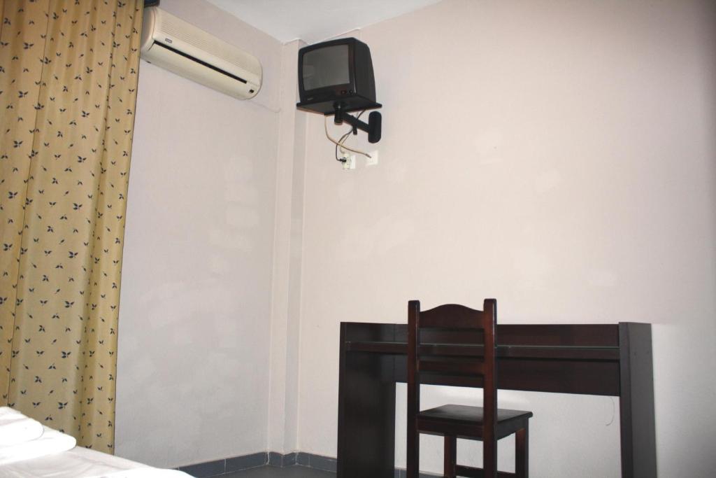 Hostal Carlos I Ла-Лінеа-де-ла-Консепсьйон Номер фото