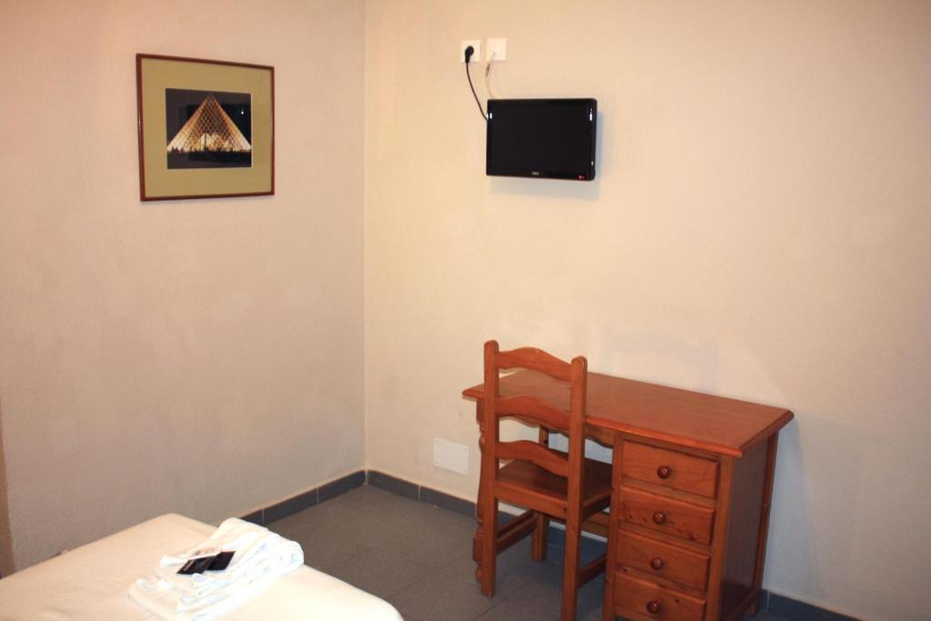 Hostal Carlos I Ла-Лінеа-де-ла-Консепсьйон Номер фото