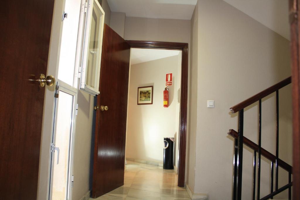 Hostal Carlos I Ла-Лінеа-де-ла-Консепсьйон Екстер'єр фото