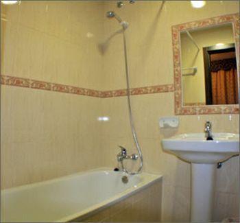 Hostal Carlos I Ла-Лінеа-де-ла-Консепсьйон Екстер'єр фото